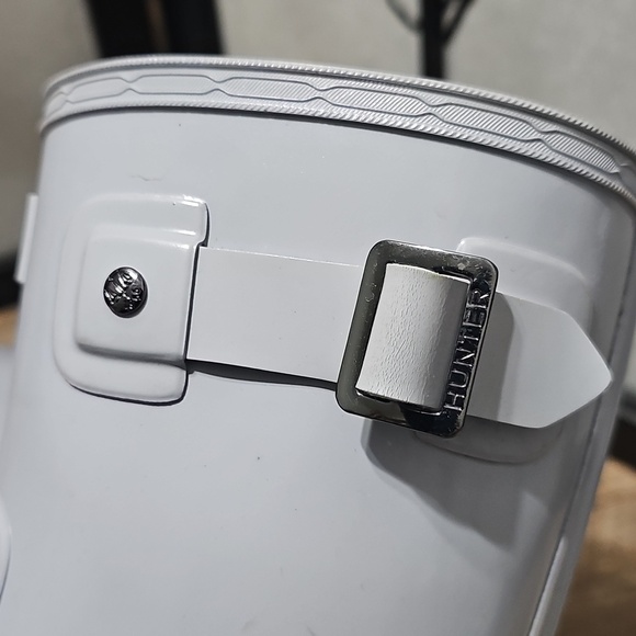 Hunter Light Gray Glossy Boots Size 8 - Picture 5 of 9